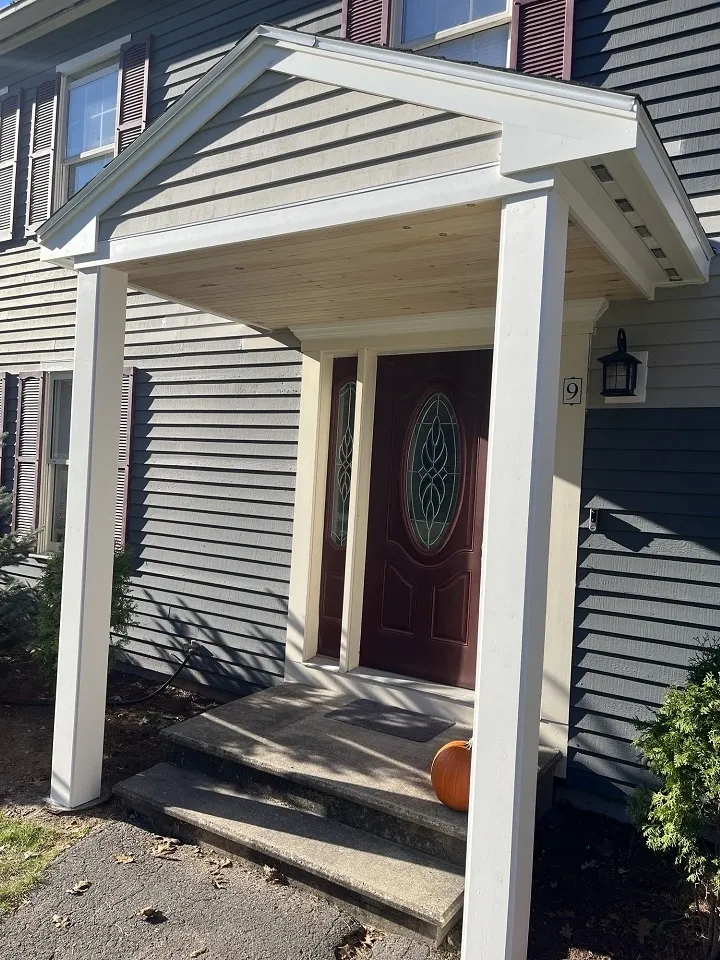 Residential doorway with decorative glass panel